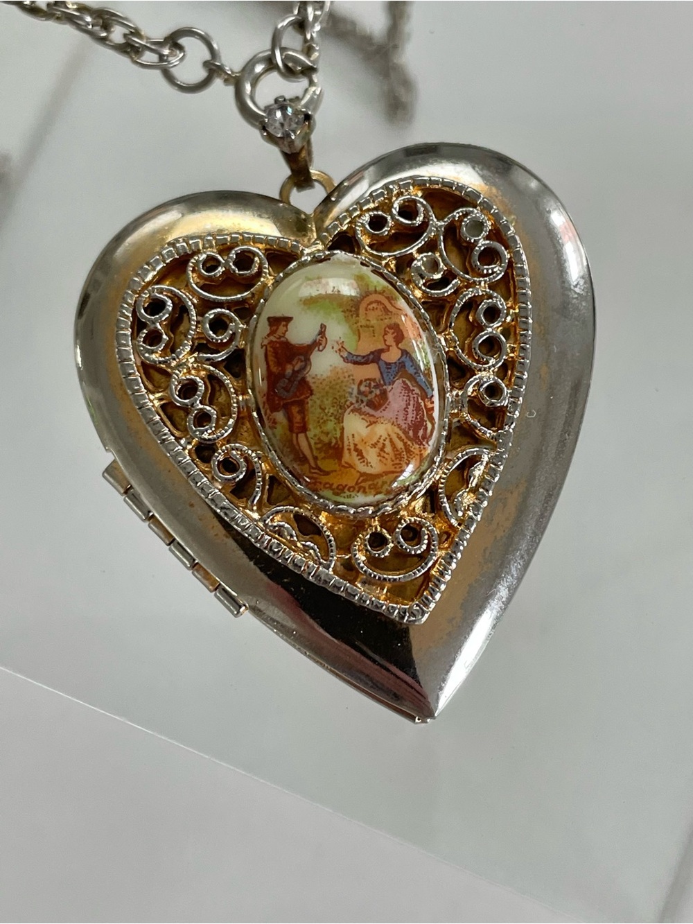 Vintage Rococo Fragonard Courting Couple Heart Locket Pendant Necklace